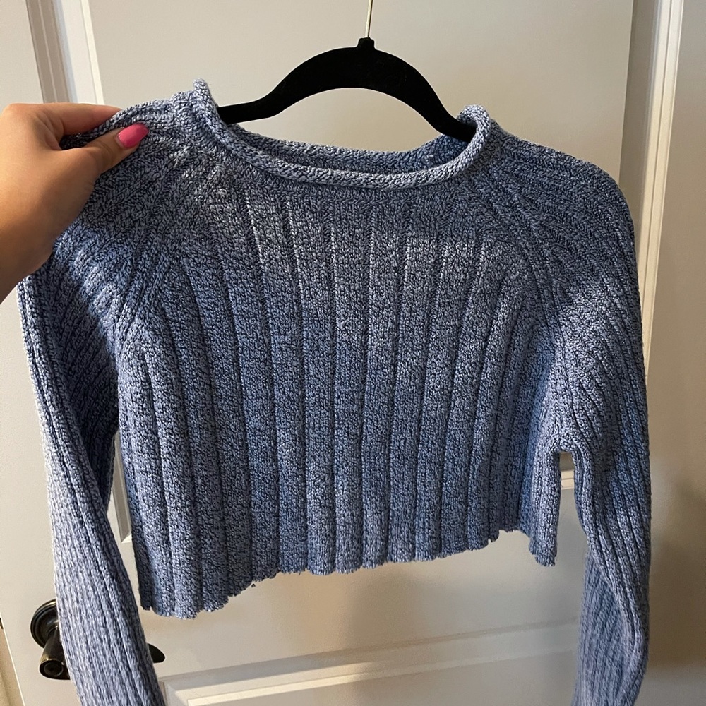 Self cropped sweater